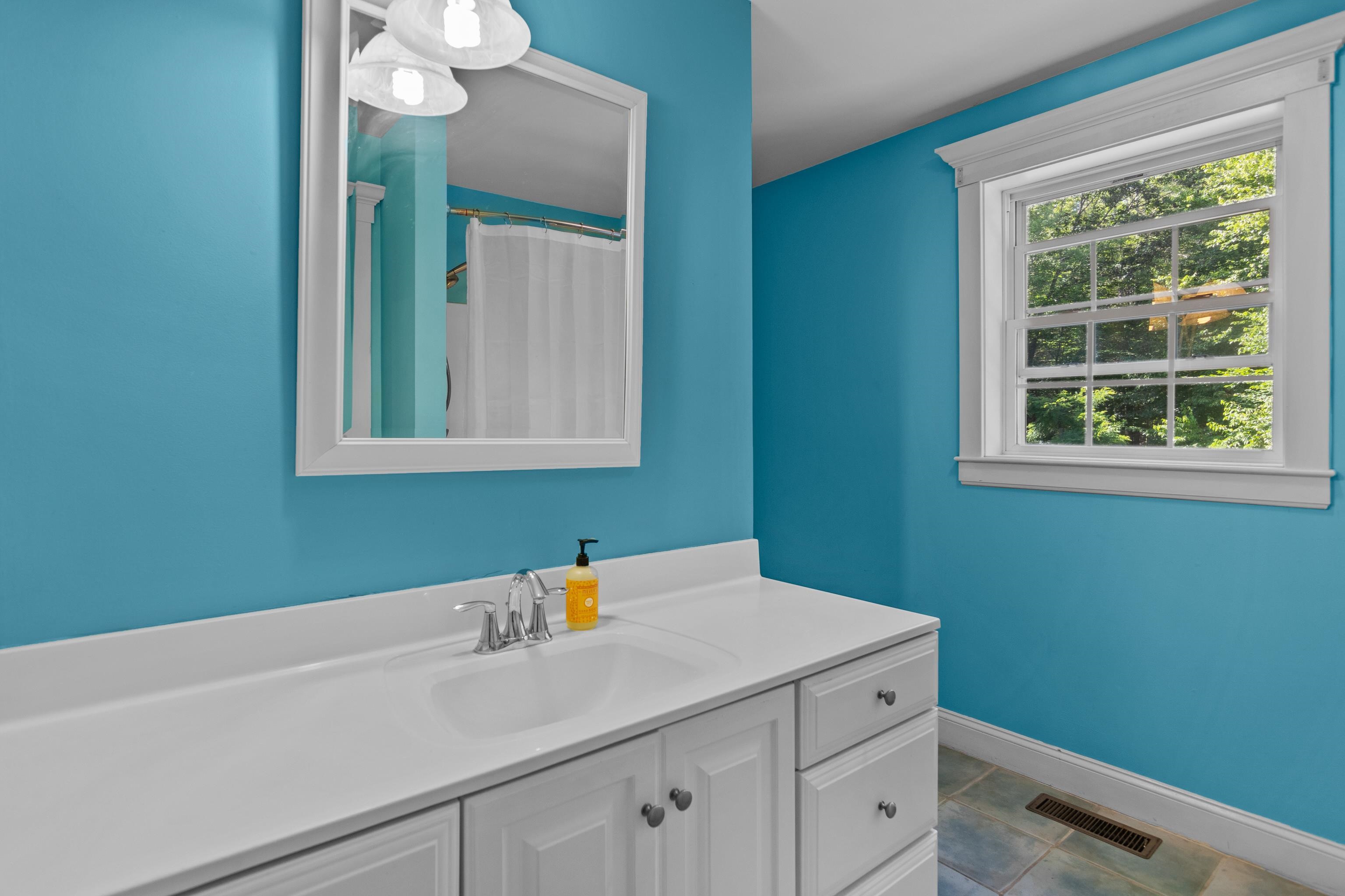 368 Bedford Road New Boston, NH 03070 - Photo 20 of 40 Gallery Image 20