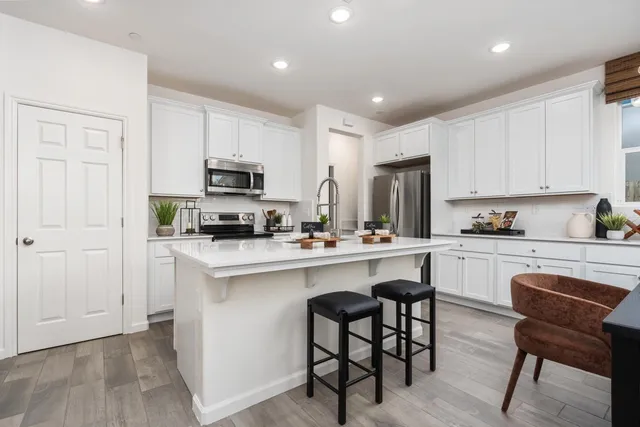 $399,990 | 6592 East Clingstone Drive, Fresno, CA 93727