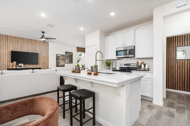 $399,990 | 6592 East Clingstone Drive, Fresno, CA 93727