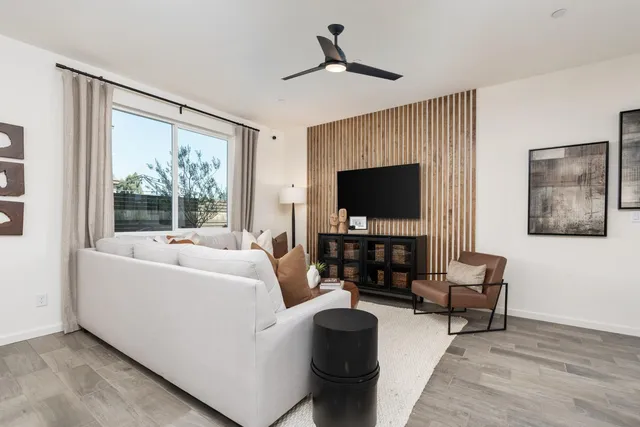 $399,990 | 6592 East Clingstone Drive, Fresno, CA 93727