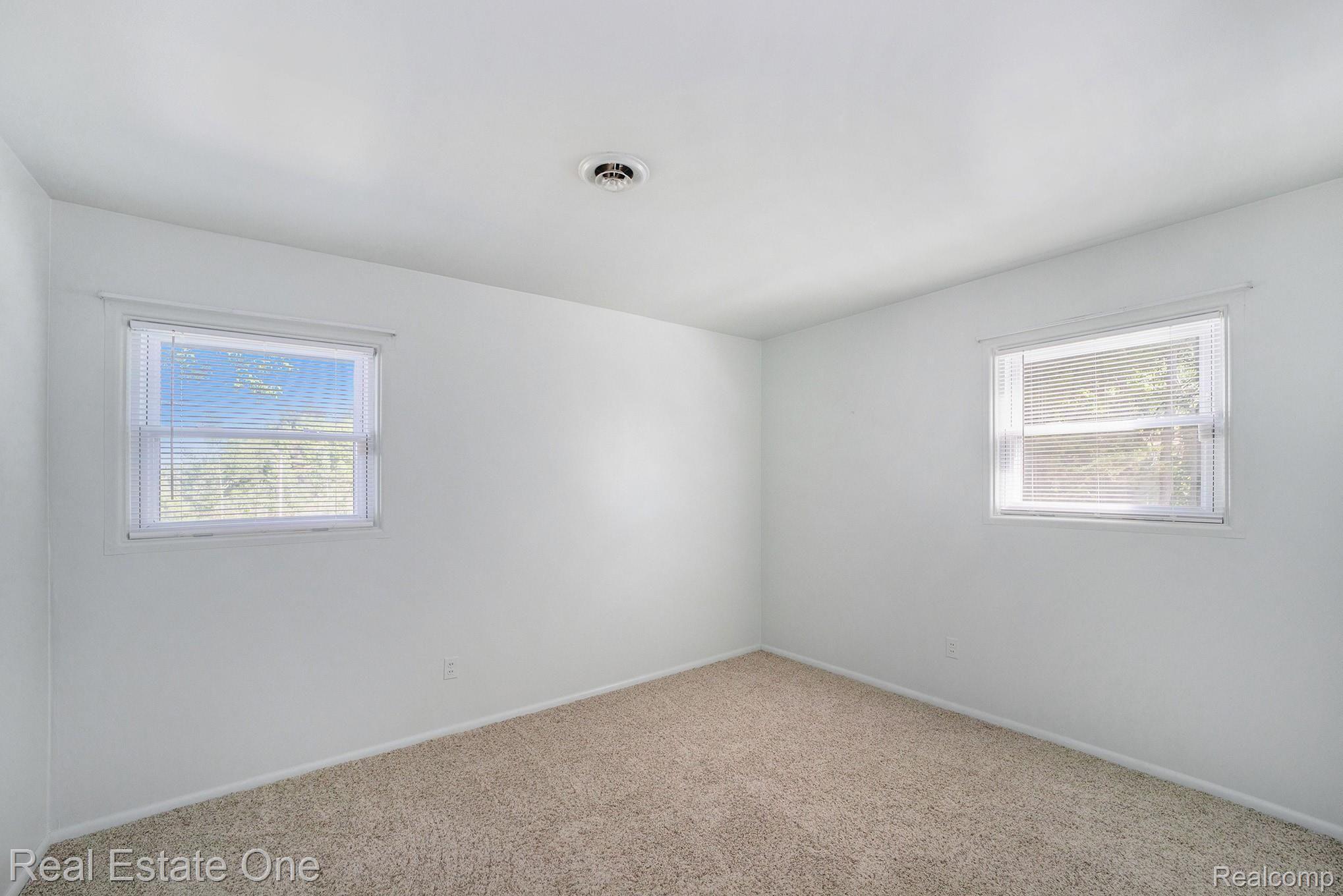 2551 Toby Road Lake Orion, MI 48359 - Photo 24 of 26 017A5184.jpg