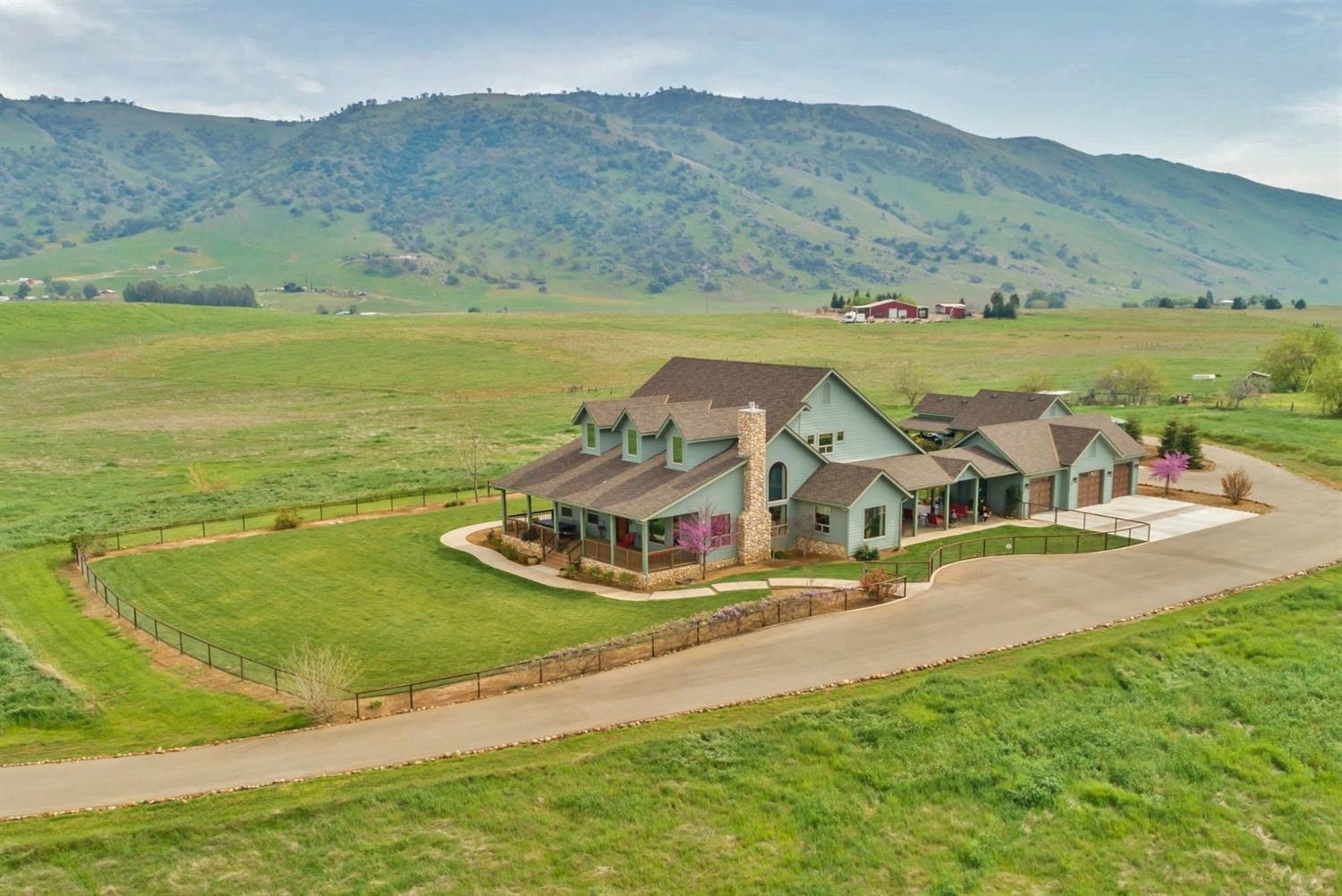 1920 North Piedra Road Sanger, CA 93657 - Photo 3 of 57