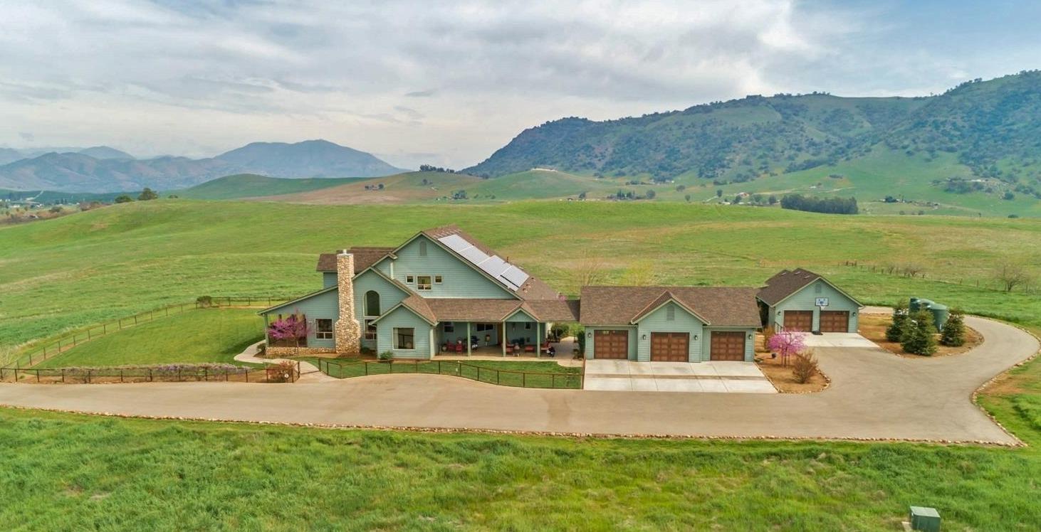 1920 North Piedra Road Sanger, CA 93657 - Photo 6 of 57