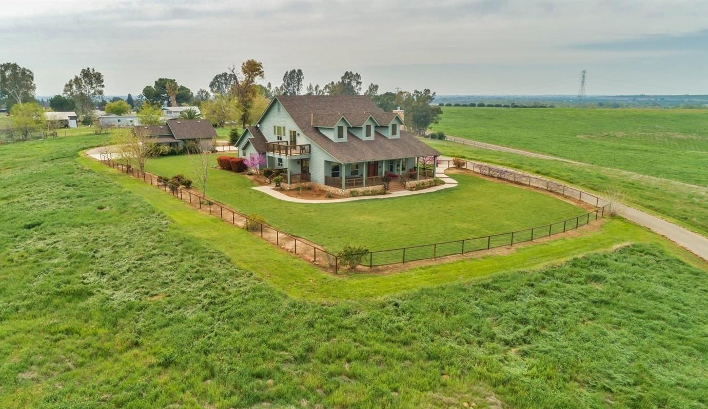 1920 North Piedra Road Sanger, CA 93657 - Photo 9 of 57