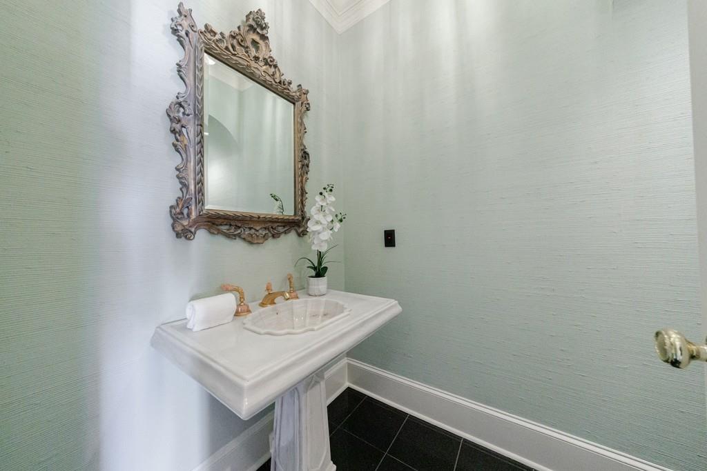 4037 Wieuca Road Northeast Atlanta, GA 30342 - Photo 23 of 82