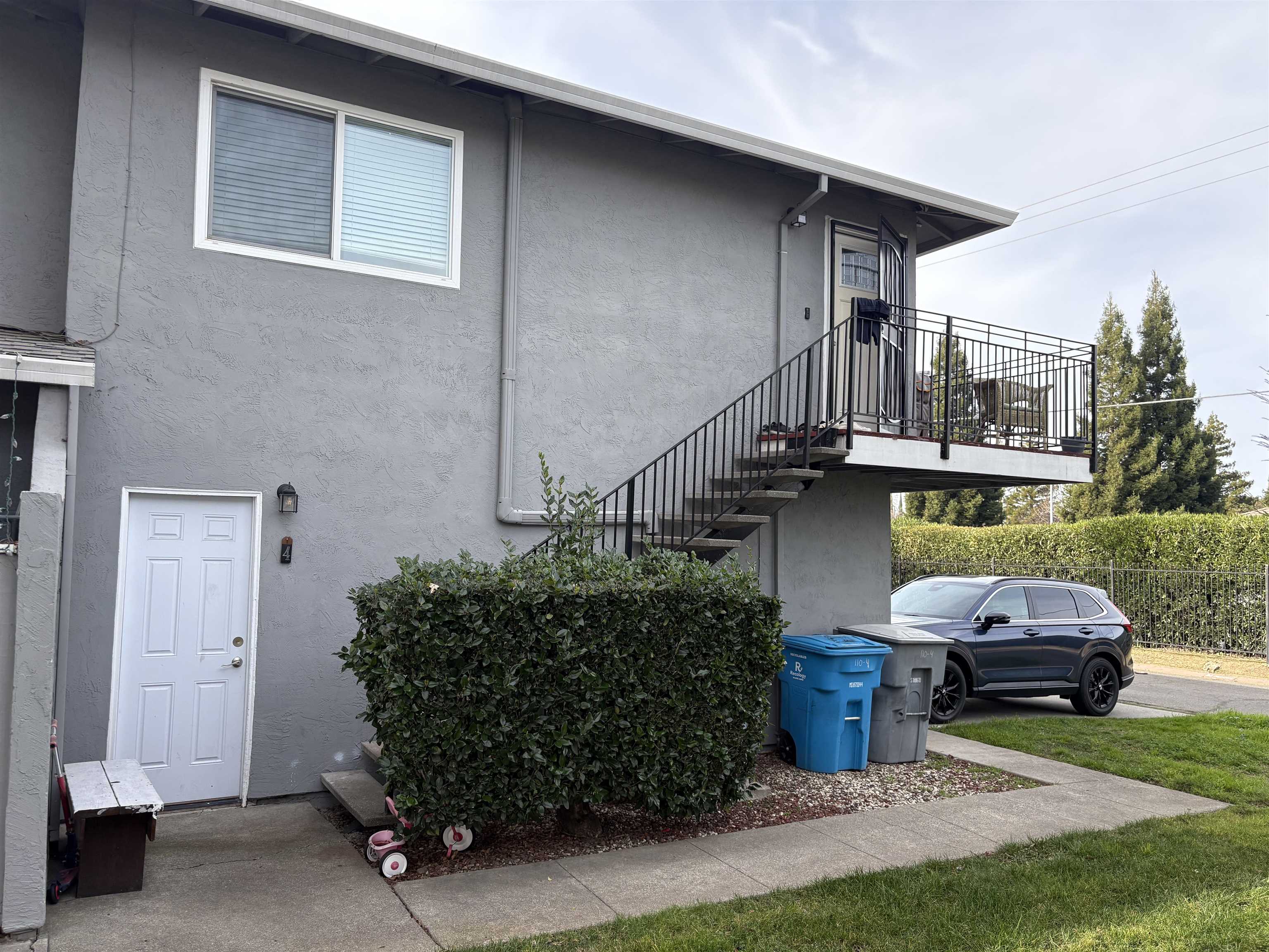 110 Del Rio Court, Unit 4 Vacaville, CA 95687 - Photo 4 of 26