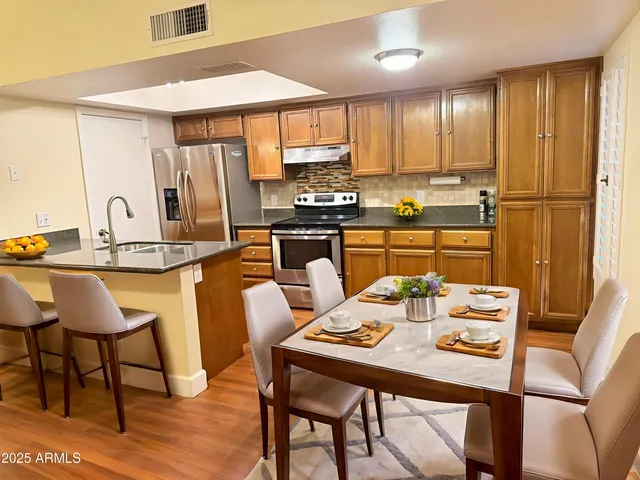 $1,675 | 861 East Lola Drive, Phoenix, AZ 85022