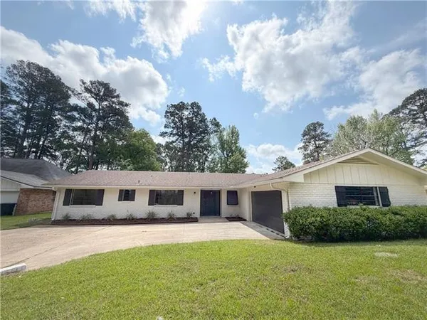 $275,000 | 110 Deer Creek East, Pineville, LA 71360