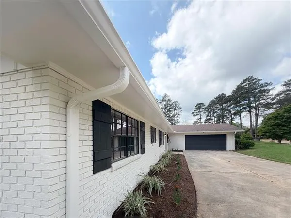 $278,800 | 110 Deer Creek East, Pineville, LA 71360