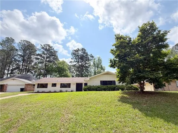 $278,800 | 110 Deer Creek East, Pineville, LA 71360