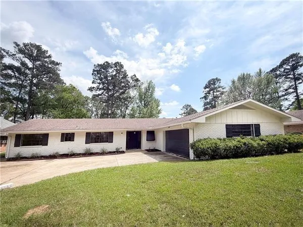 $278,800 | 110 Deer Creek East, Pineville, LA 71360