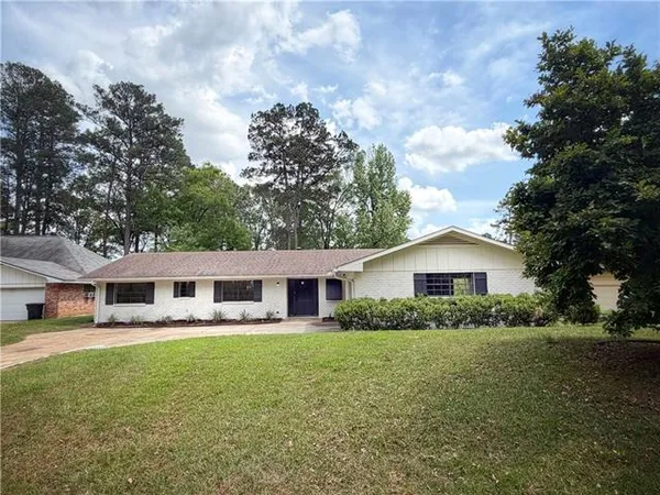 $278,800 | 110 Deer Creek East, Pineville, LA 71360