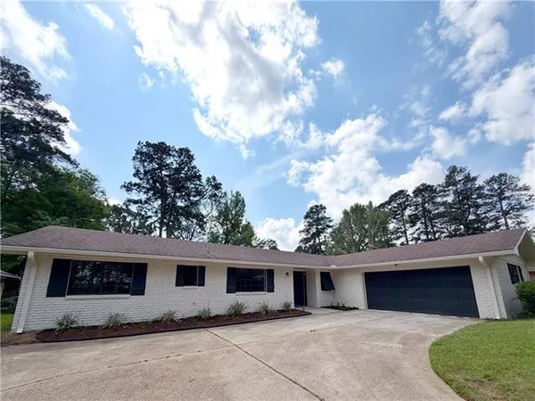 $278,800 | 110 Deer Creek East, Pineville, LA 71360