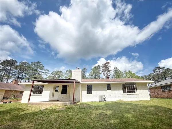 $278,800 | 110 Deer Creek East, Pineville, LA 71360