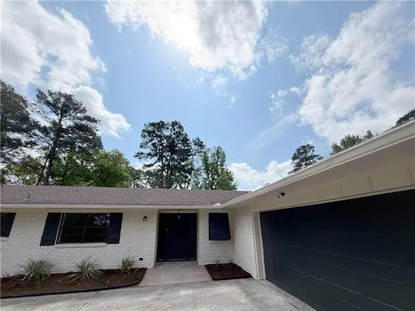 $278,800 | 110 Deer Creek East, Pineville, LA 71360