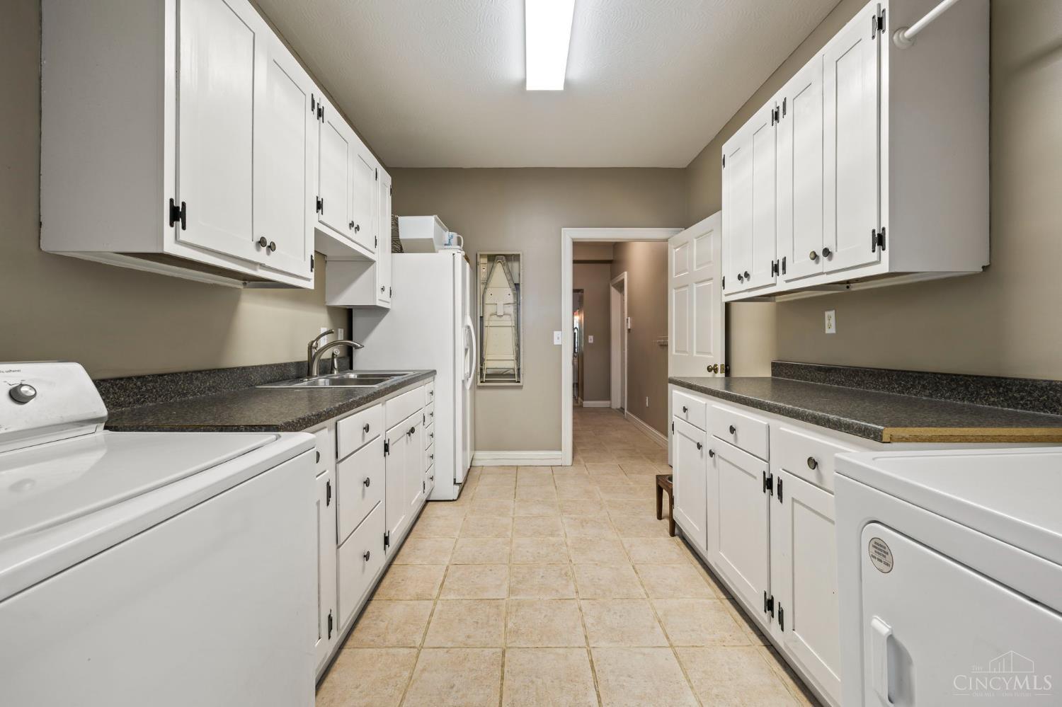 1675 Middletown Eaton Road Middletown, OH 45042 - Photo 17 of 45