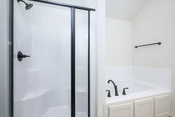 $419,950 | 15624 Sheridan Court, Basehor, KS 66007