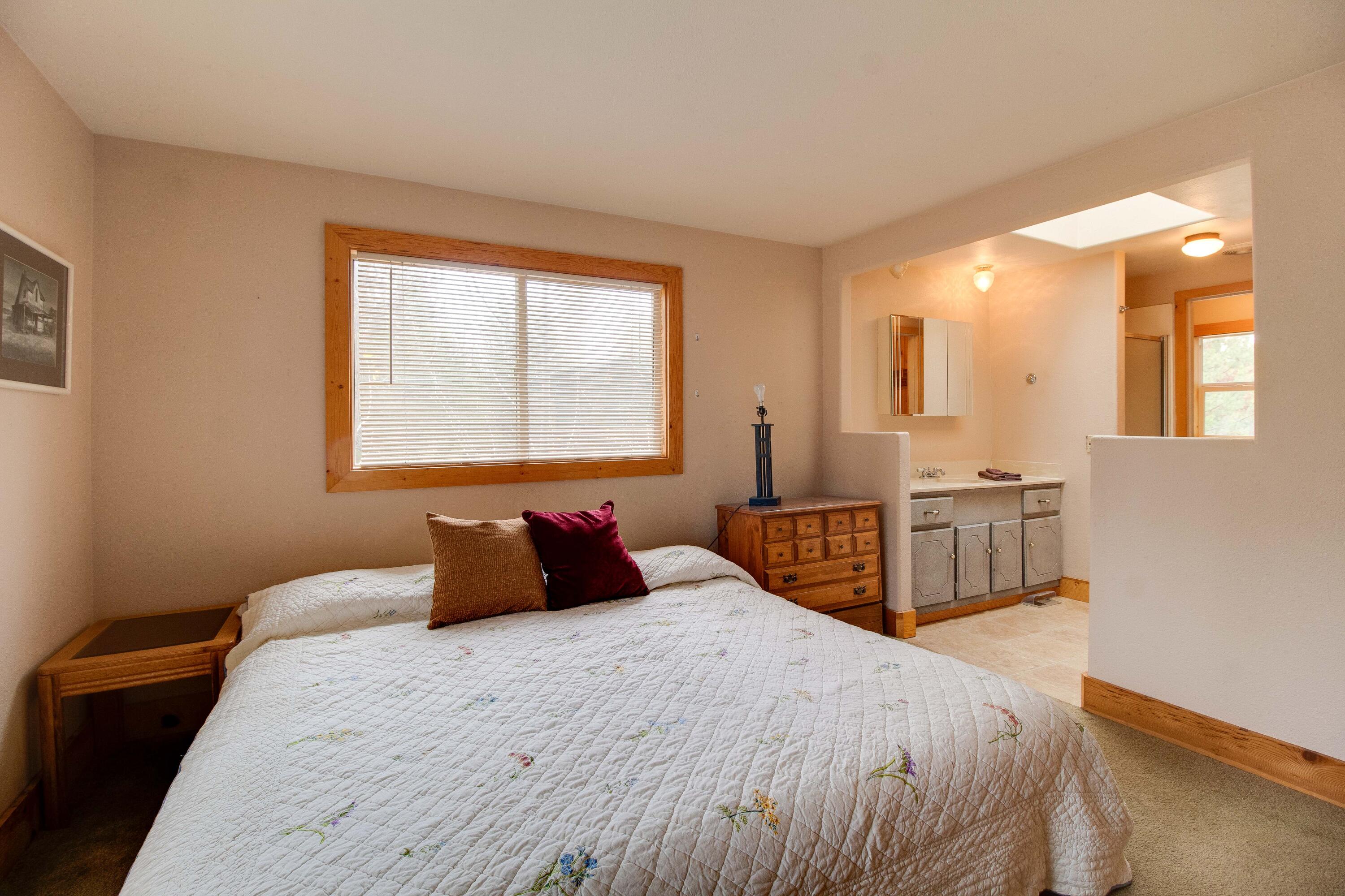 52645 Ranch Drive La Pine, OR 97739 - Photo 25 of 38 Primary Bedroom