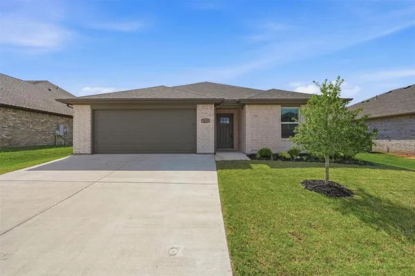 $2,100 | 1819 Boxwood Drive, Sherman, TX 75092