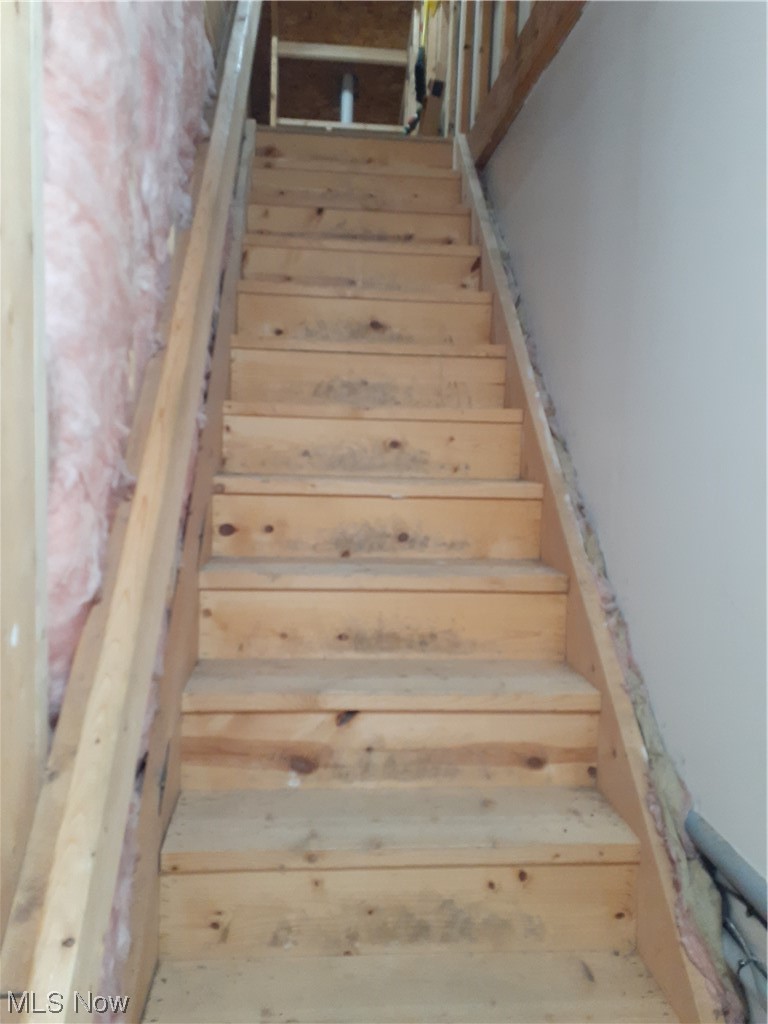 39981 Butternut Ridge Road Elyria, OH 44035 - Photo 15 of 20 View of stairway