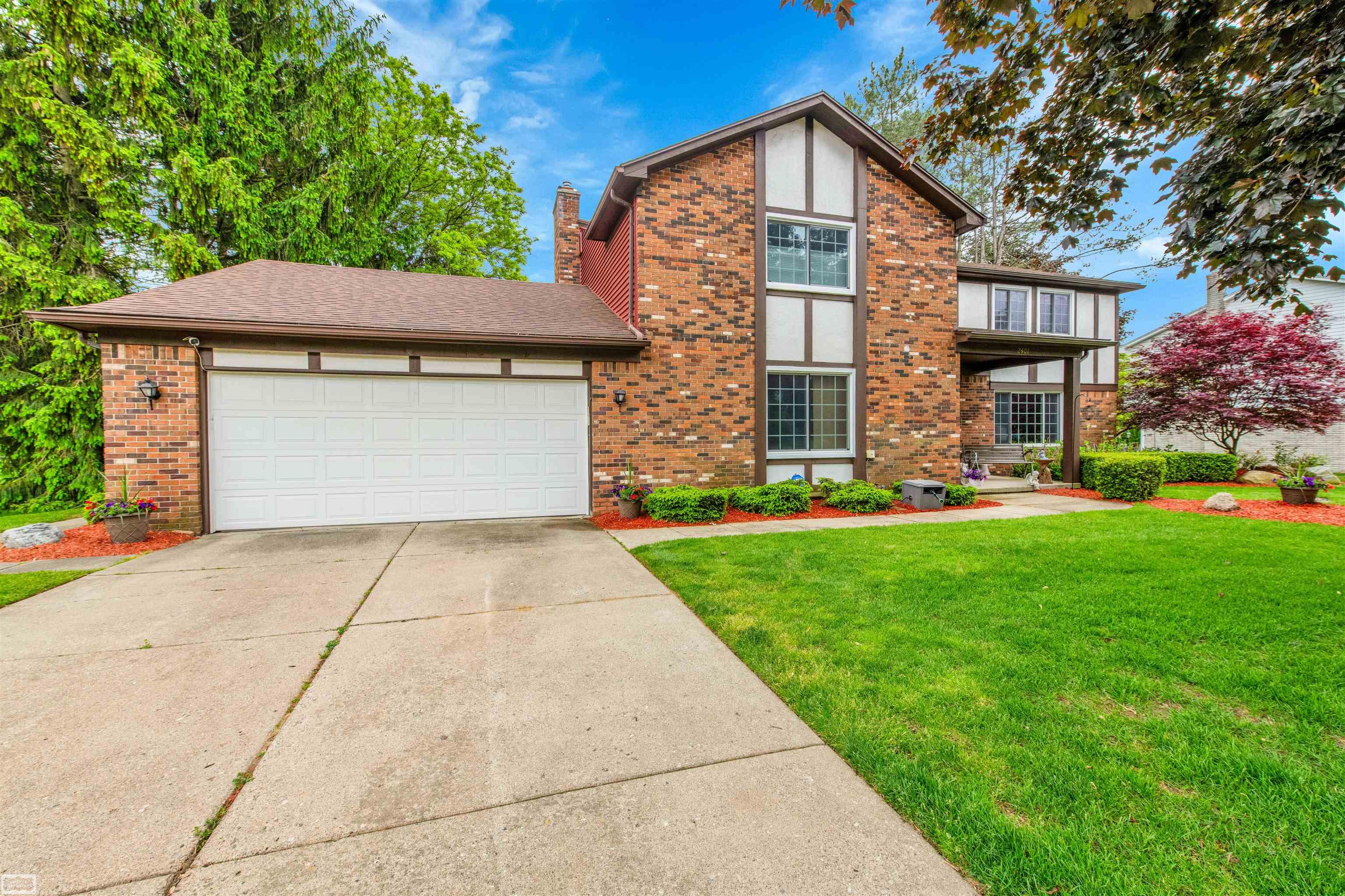 2401 Chalet Drive Rochester, MI 48309 - Photo 3 of 45 50176330-26c80139-32e6-41de-802a-294badad5ef8.JPG