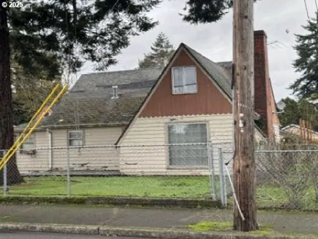 6015 Southeast Flavel Street, Portland, OR 97206