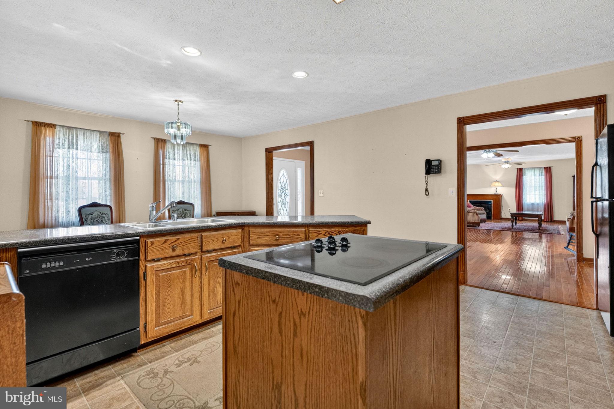 6315 Ida Road Stanley, VA 22851 - Photo 27 of 83 Eat In Kitchen with Dining Area