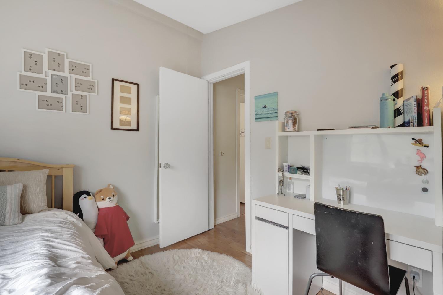 11625 Tyler Foote Road Nevada City, CA 95959 - Photo 55 of 96 a bedroom with a bed and a chair
