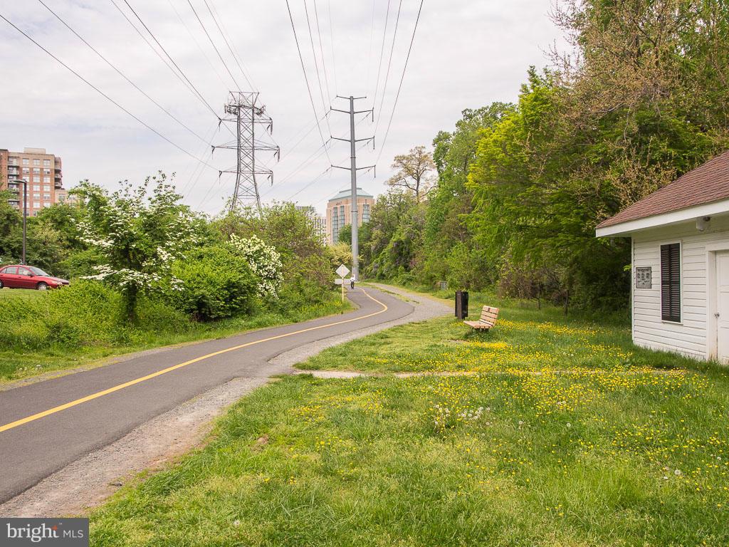 11232 Chestnut Grove Square, Unit 133 Reston, VA 20190 - Photo 25 of 29 W&OD RUNNING AND WALKING TRAIL