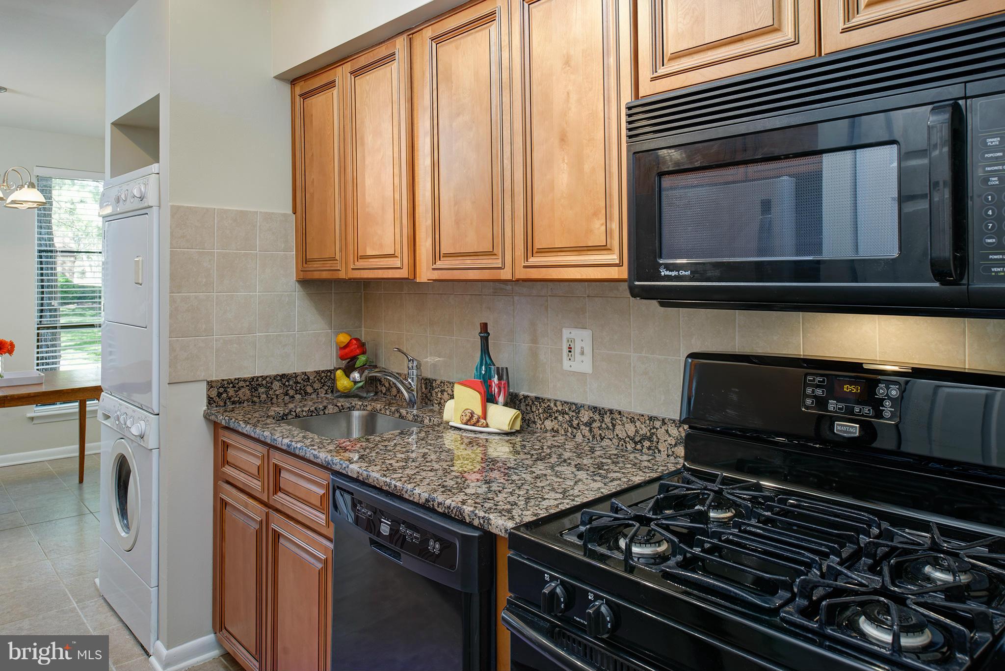 11232 Chestnut Grove Square, Unit 133 Reston, VA 20190 - Photo 8 of 29 Kitchen