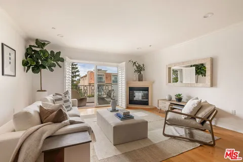 $1,298,000 | 1878 Greenfield Avenue, Unit PH1, Los Angeles, CA 90025