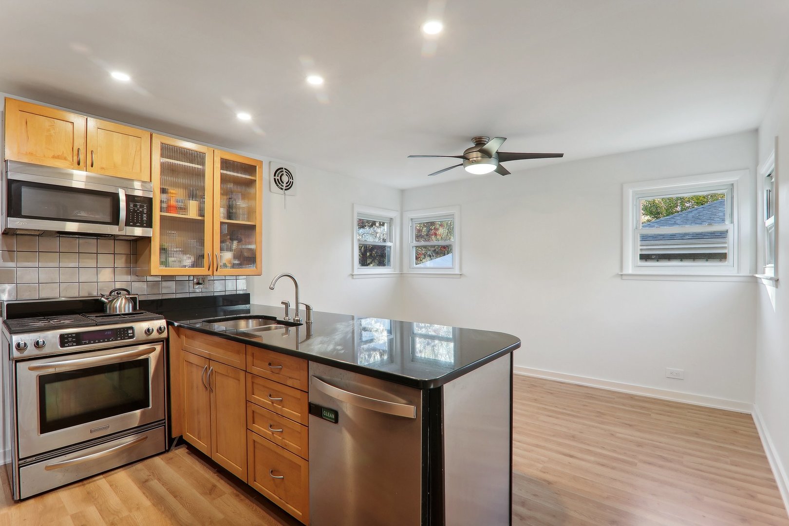 516 North Maple Street Mount Prospect, IL 60056 - Photo 12 of 35 Gallery Image 12