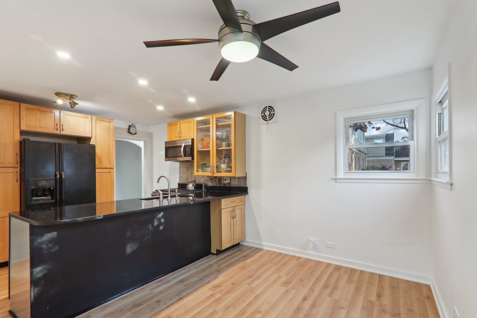 516 North Maple Street Mount Prospect, IL 60056 - Photo 9 of 35 Gallery Image 9