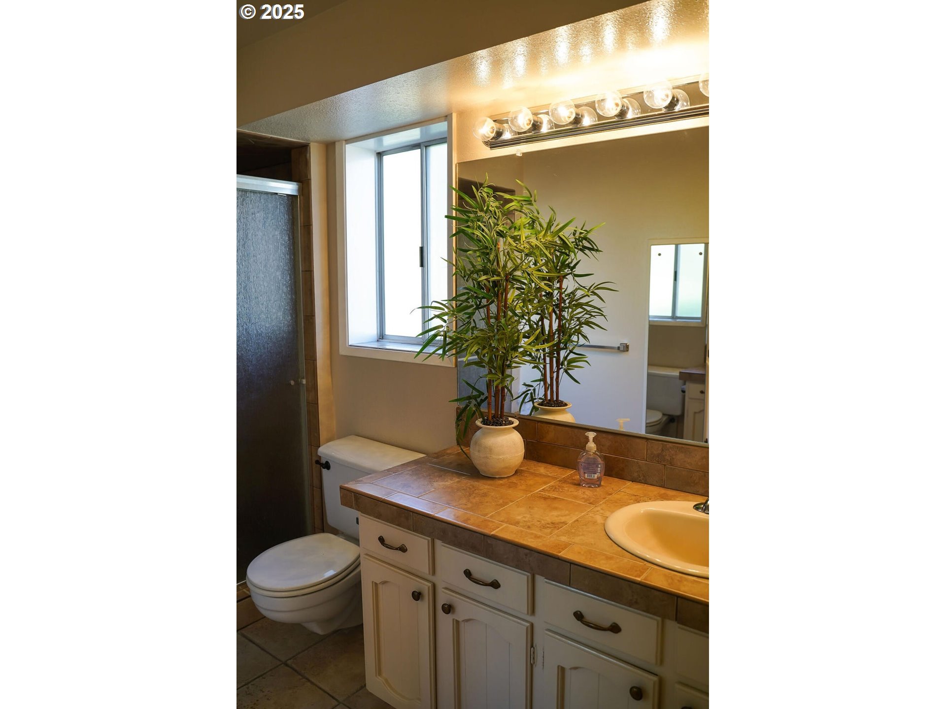 3676 Princeton Way Medford, OR 97504 - Photo 12 of 48