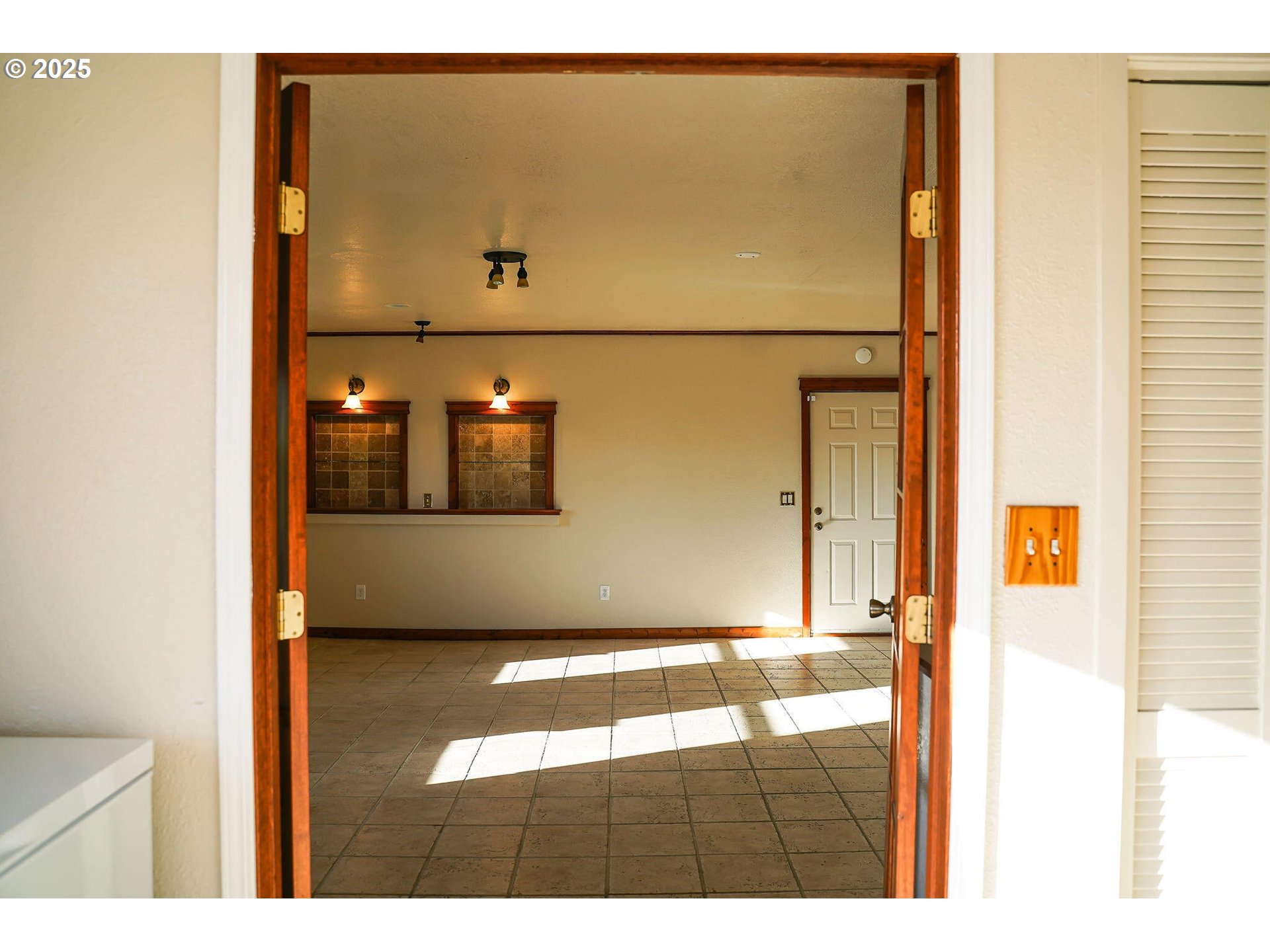 3676 Princeton Way Medford, OR 97504 - Photo 2 of 48