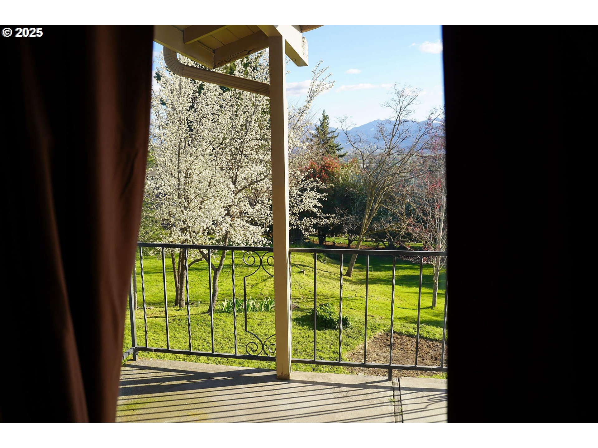 3676 Princeton Way Medford, OR 97504 - Photo 7 of 48