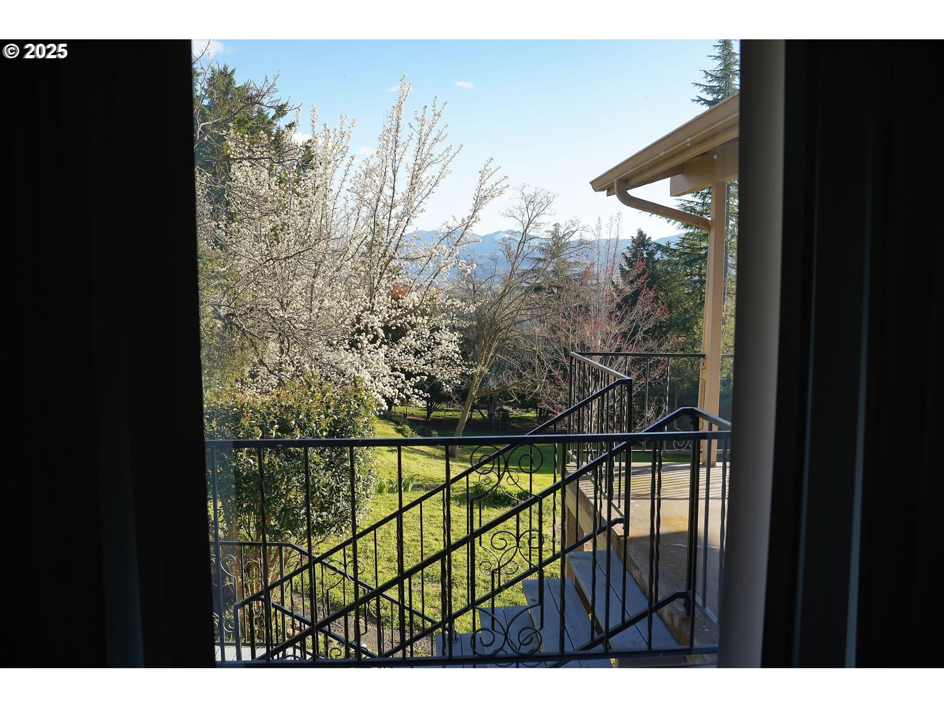 3676 Princeton Way Medford, OR 97504 - Photo 10 of 48