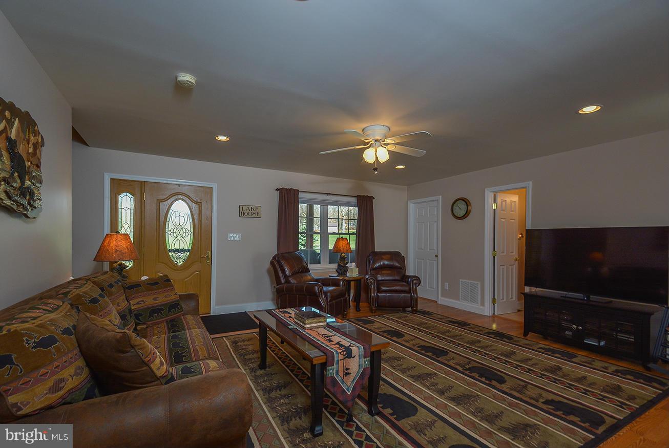 344 Pysell Road McHenry, MD 21541 - Photo 8 of 29 Living Room