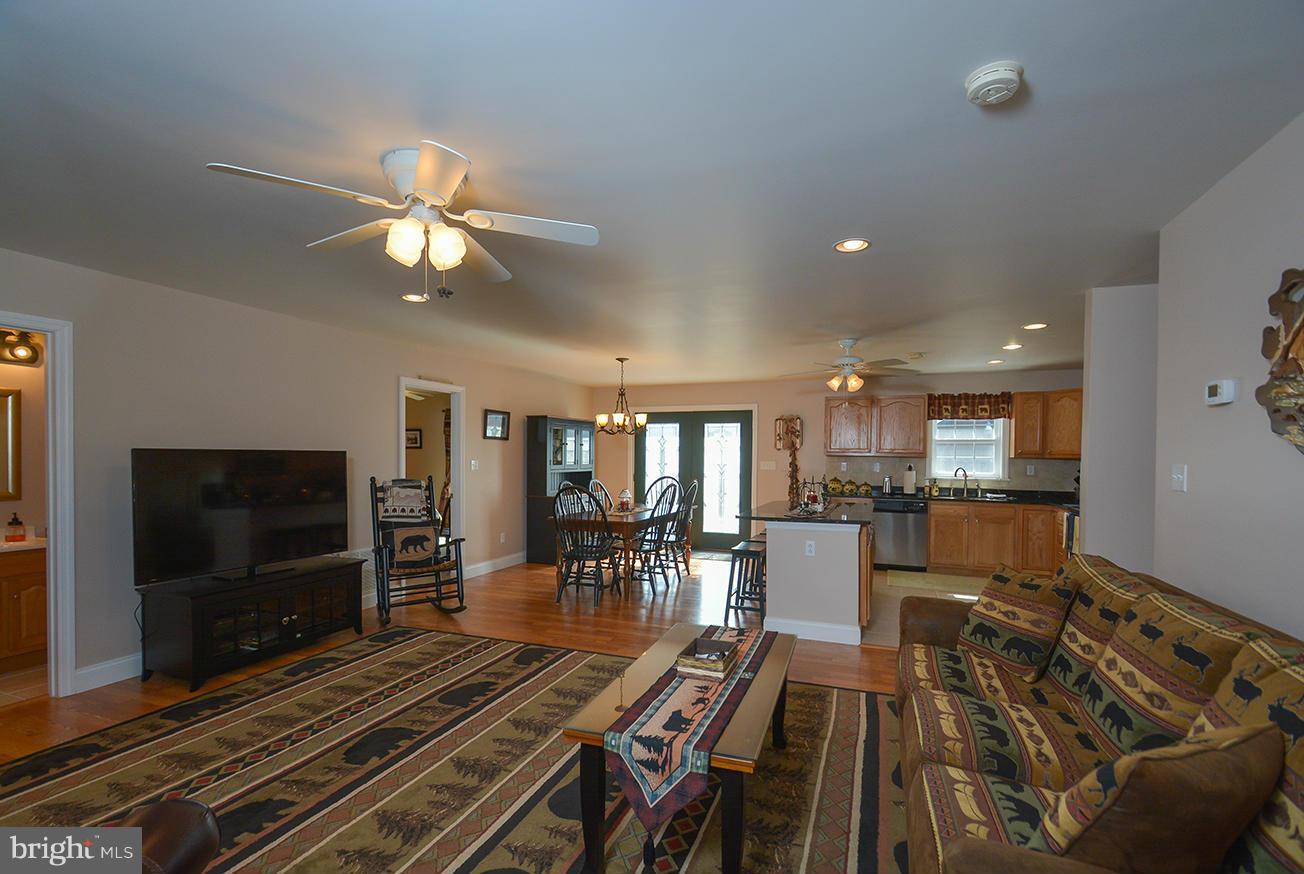 344 Pysell Road McHenry, MD 21541 - Photo 10 of 29 Living Room
