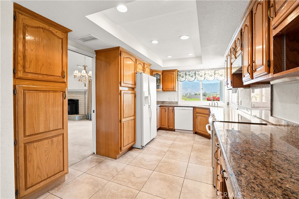 26660 Rim Road Hemet, CA 92544 - Photo 20 of 49 kitchen