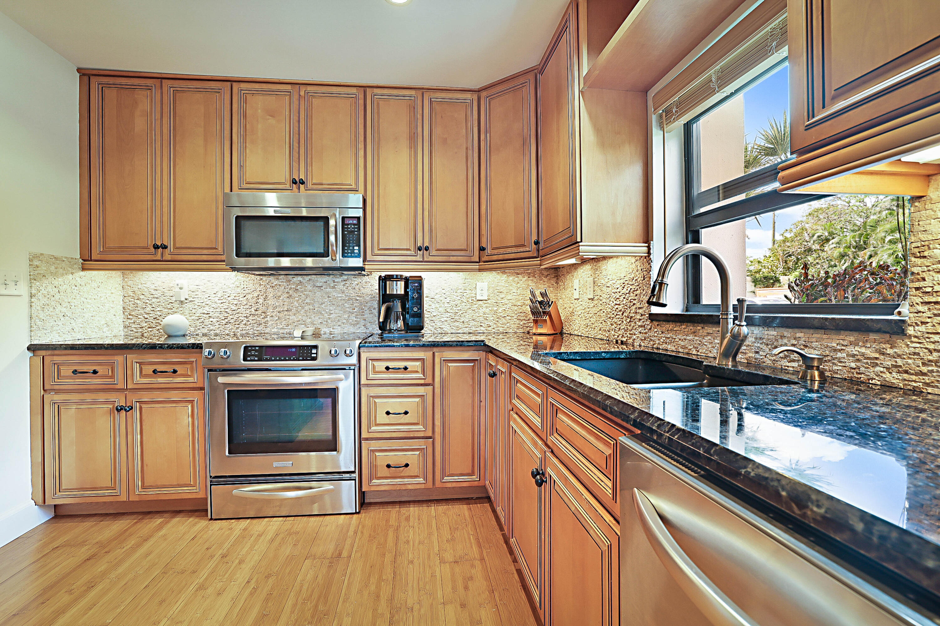 300 Intracoastal Place, Unit 101 Jupiter, FL 33469 - Photo 14 of 44 300 Intracoastal Place 101-13