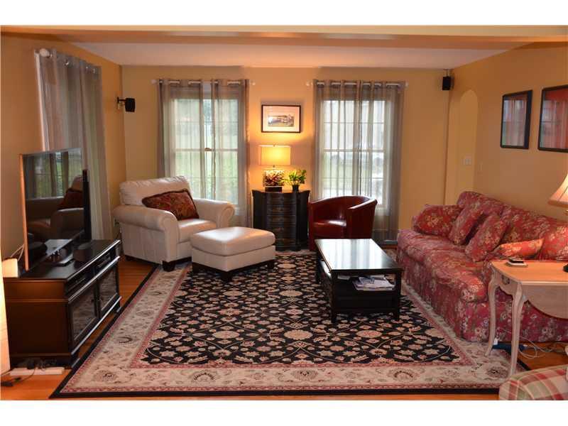 16 Tide Mill Road Portland, ME 04102 - Photo 9 of 25 Living Room.