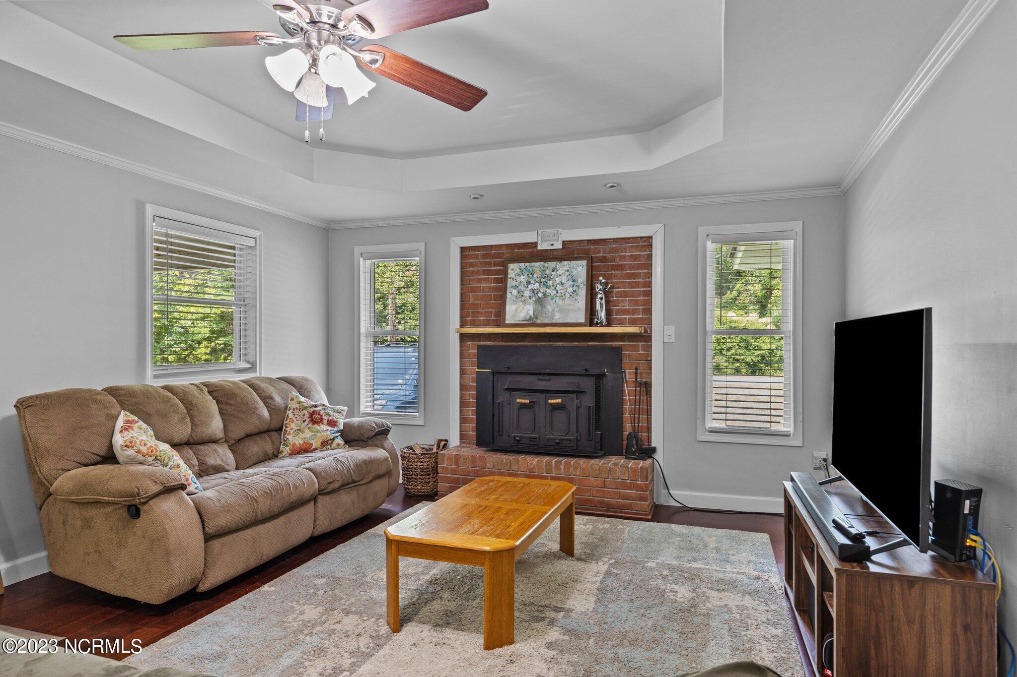 420 Pine Cliff Road Havelock, NC 28532 - Photo 6 of 39 Living Room