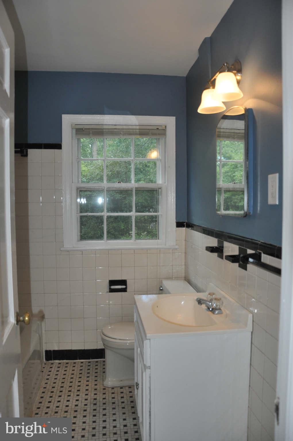 8919 1st Avenue Silver Spring, MD 20910 - Photo 14 of 19 Bath