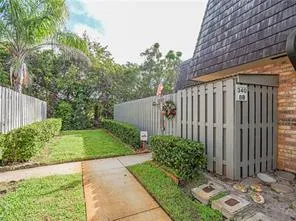 $1,950 | 340 South Waverly Place, Unit 8B, Vero Beach, FL 32960