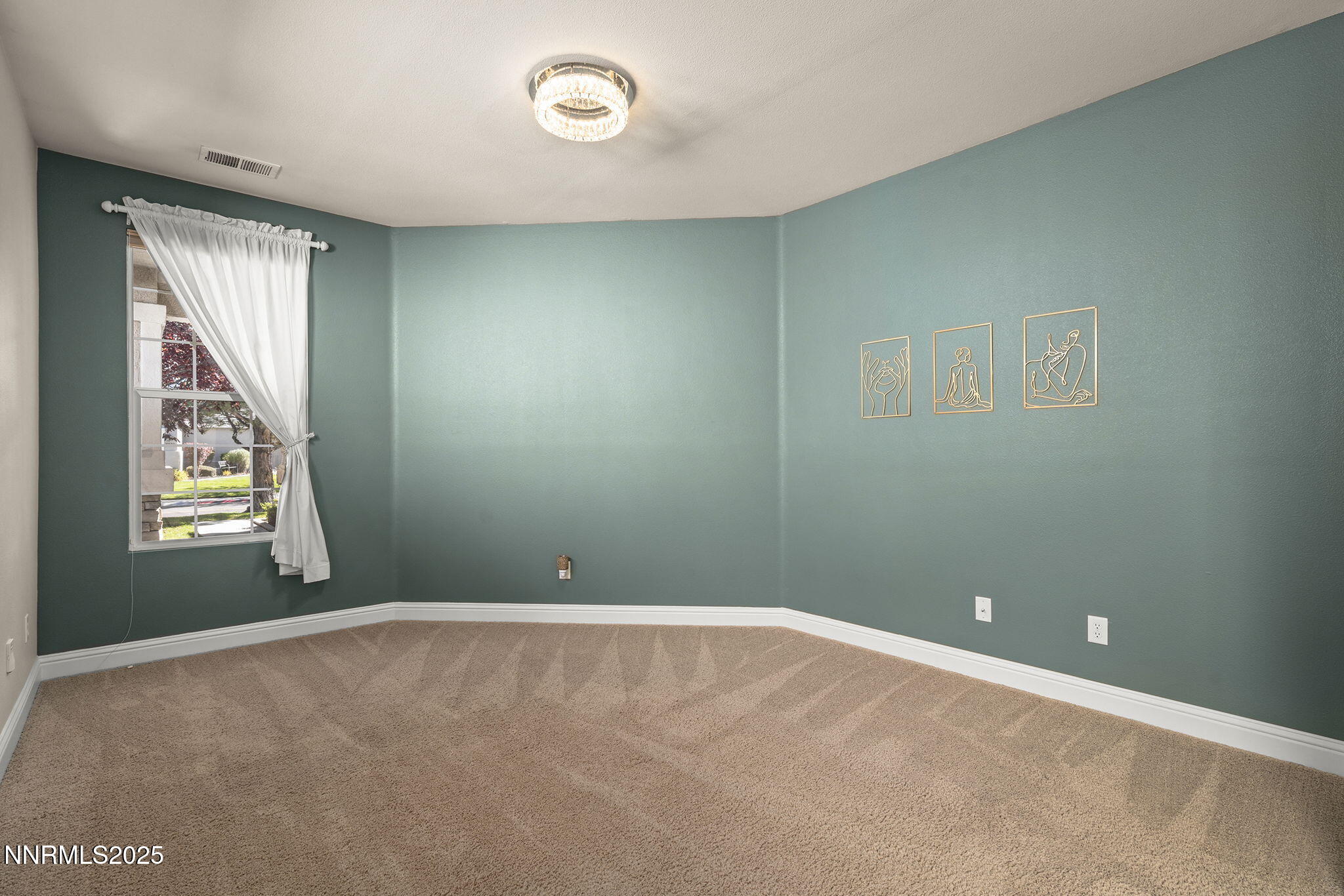 10145 Donner Peak Drive Reno, NV 89521 - Photo 14 of 32 an empty room with windows