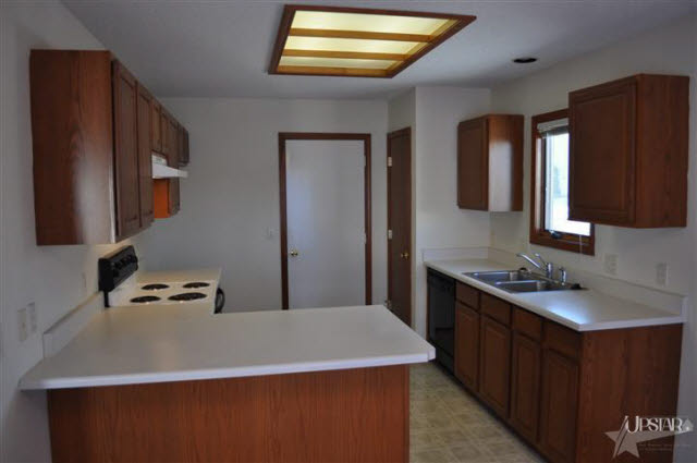 8007 Cooper Point Run Fort Wayne, IN 46835 - Photo 3 of 15 Gallery Image 3