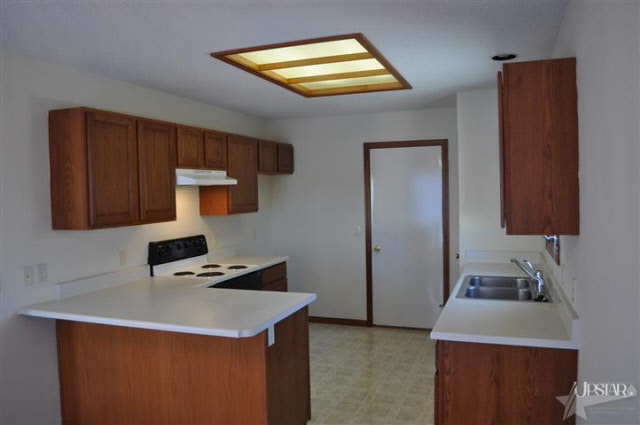 8007 Cooper Point Run Fort Wayne, IN 46835 - Photo 4 of 15 Gallery Image 4