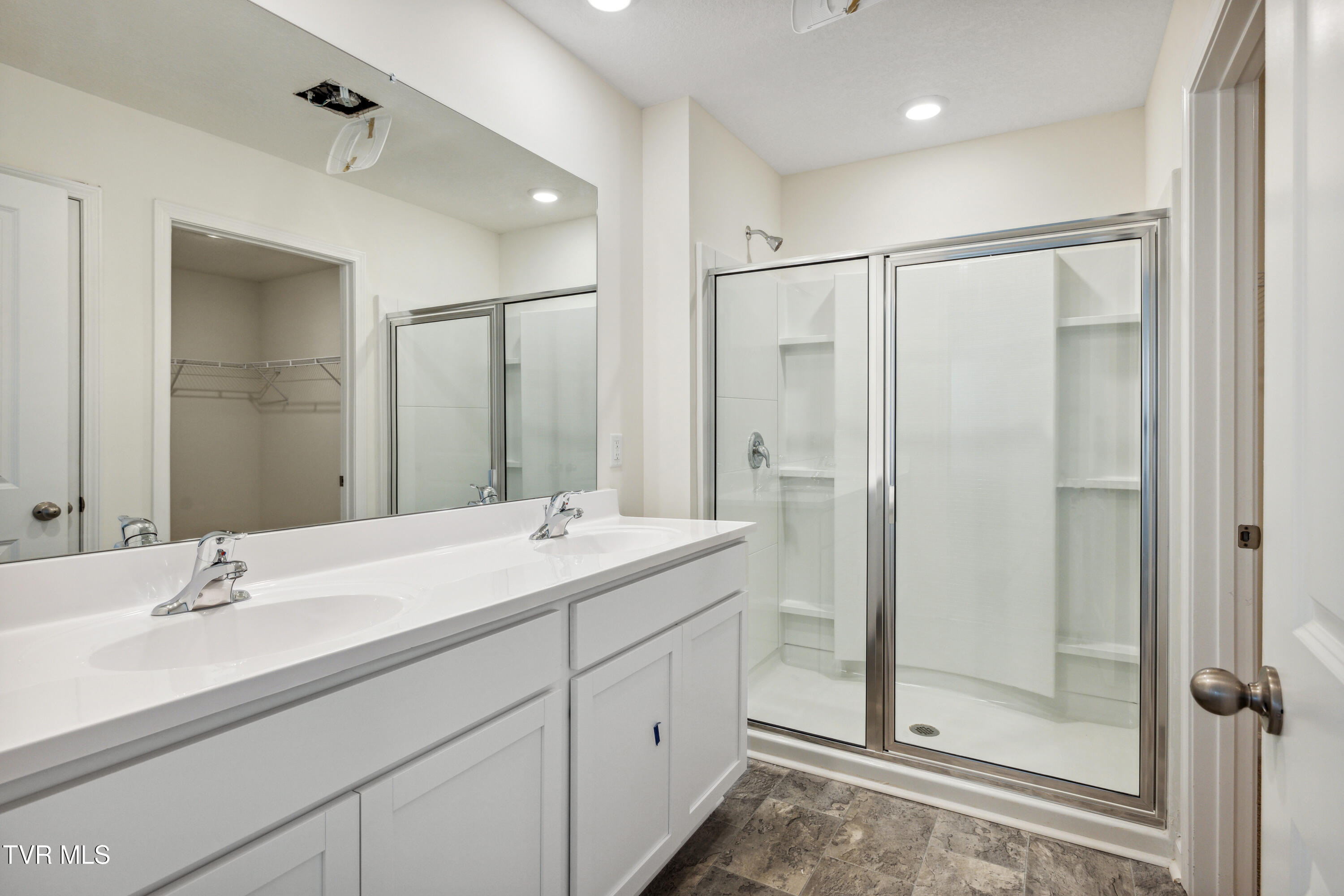 1080 Edison Road Johnson City, TN 37615 - Photo 17 of 26 11 - Primary Bathroom 01