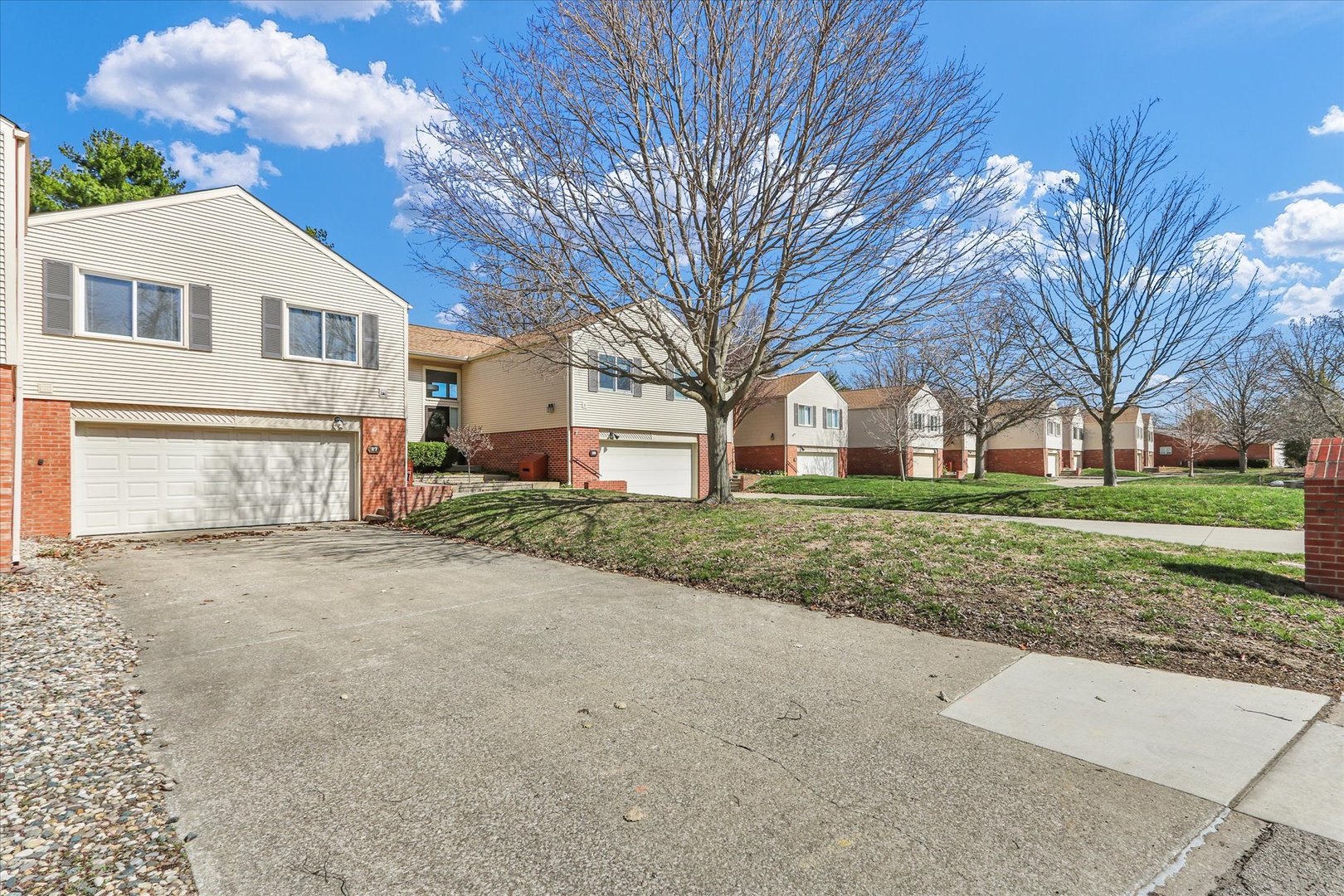 27 Fields East Champaign, IL 61822 - Photo 4 of 31